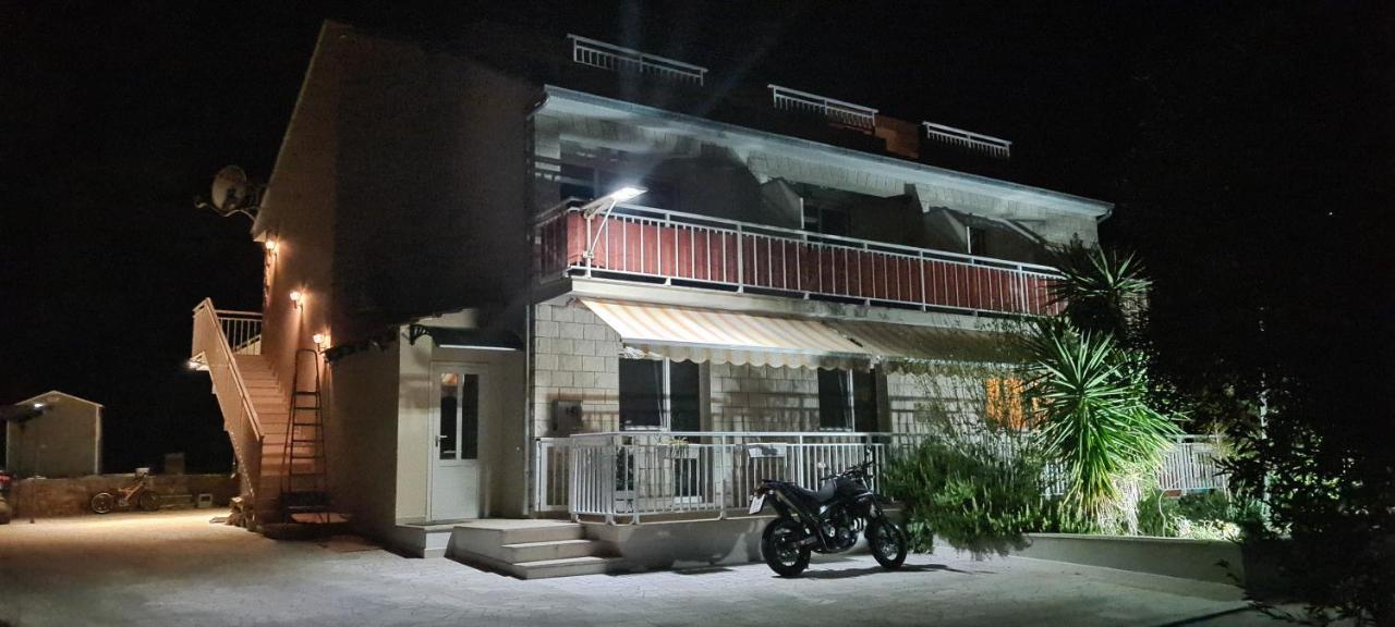 Luxury Apartments Oasis Lumbarda Exterior photo