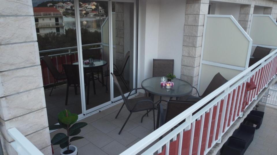 Luxury Apartments Oasis Lumbarda Exterior photo