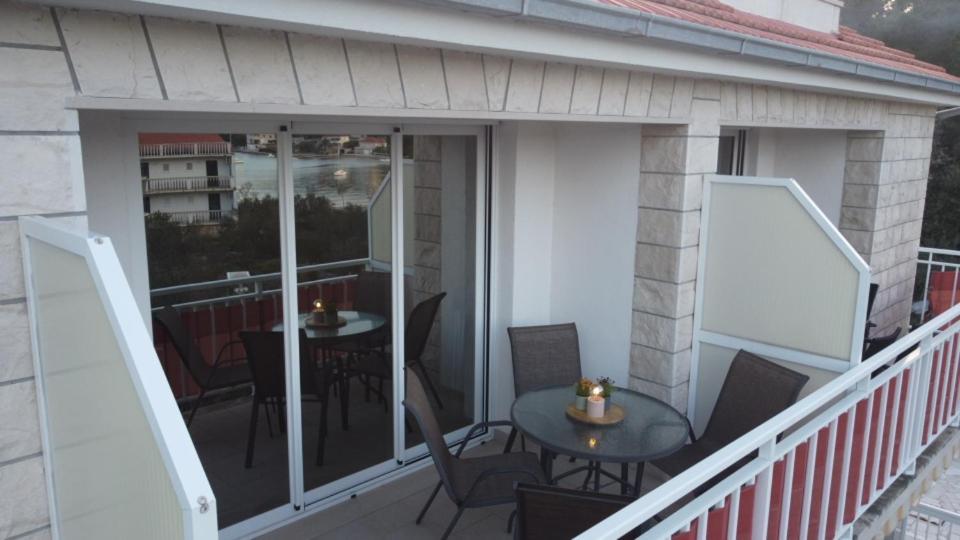 Luxury Apartments Oasis Lumbarda Exterior photo